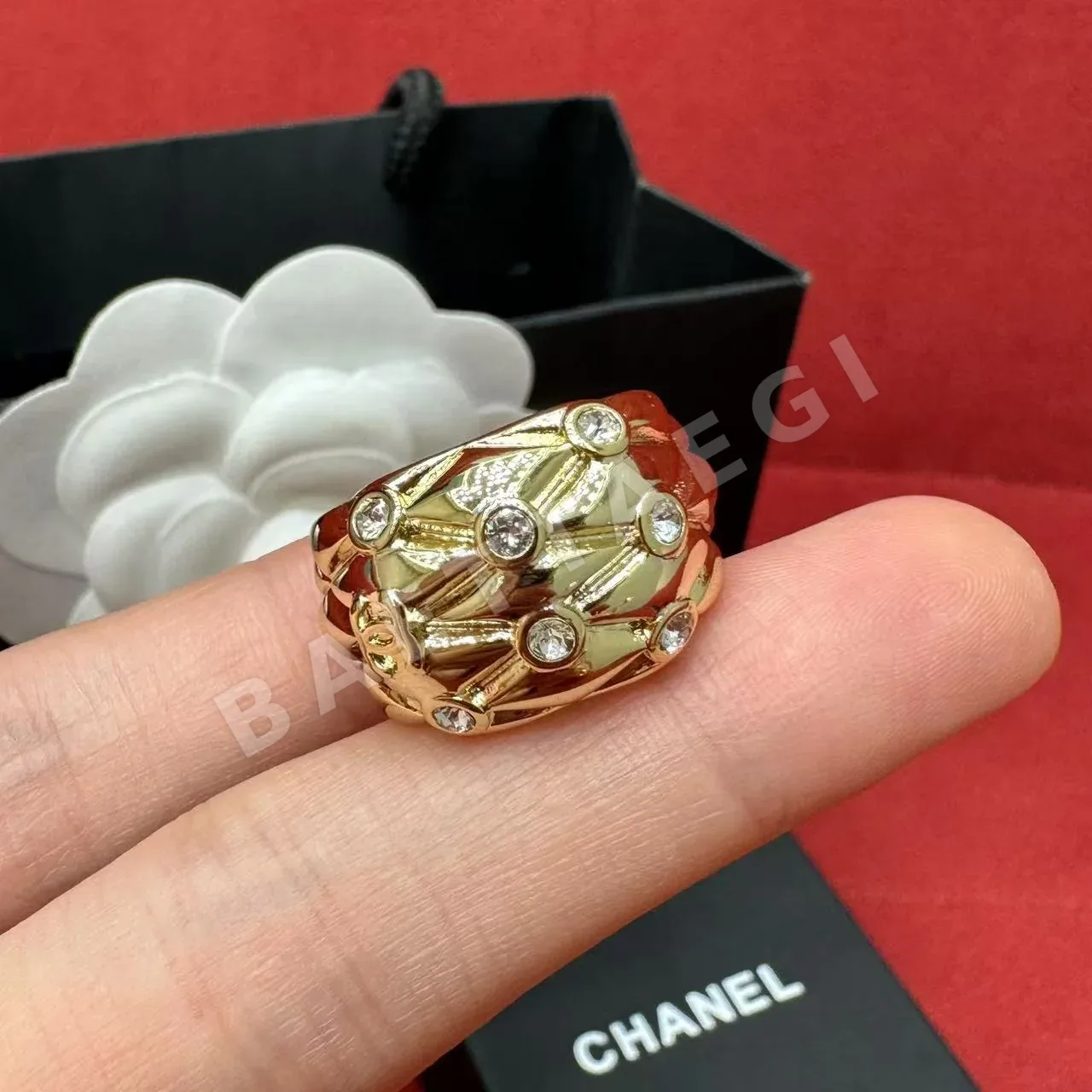 샤넬 다이아몬드 패턴 더블 C 골드 반지 179628