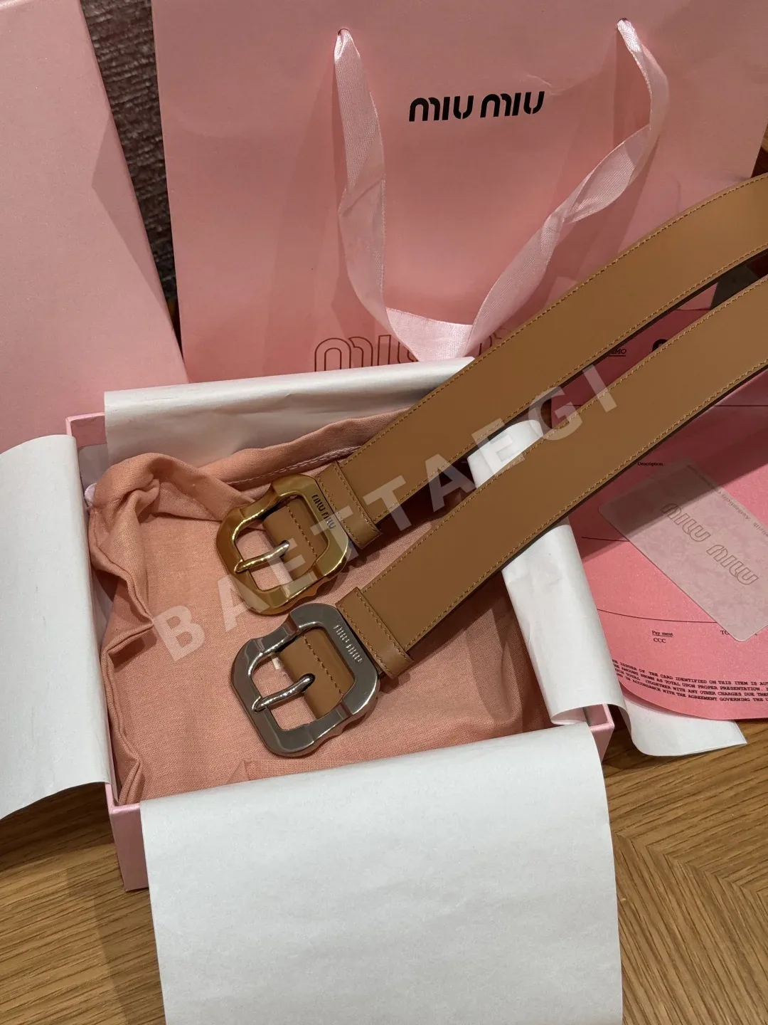 미우미우 메탈 로고 송아지가죽 벨트 상세 이미지 2