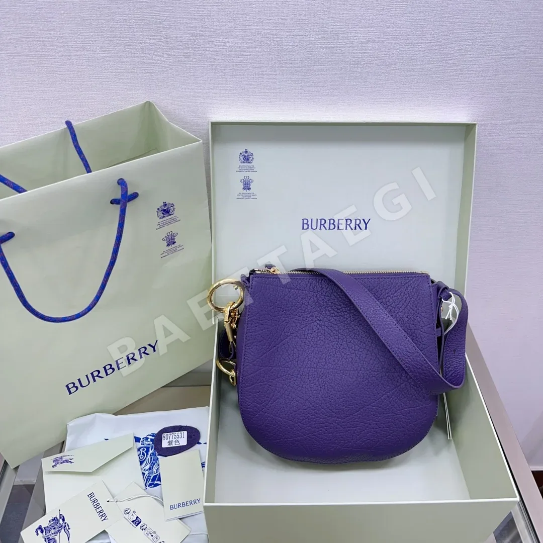 버버리 나이트 워리어 그레인드 카프스킨 숄더백 상세 이미지 3