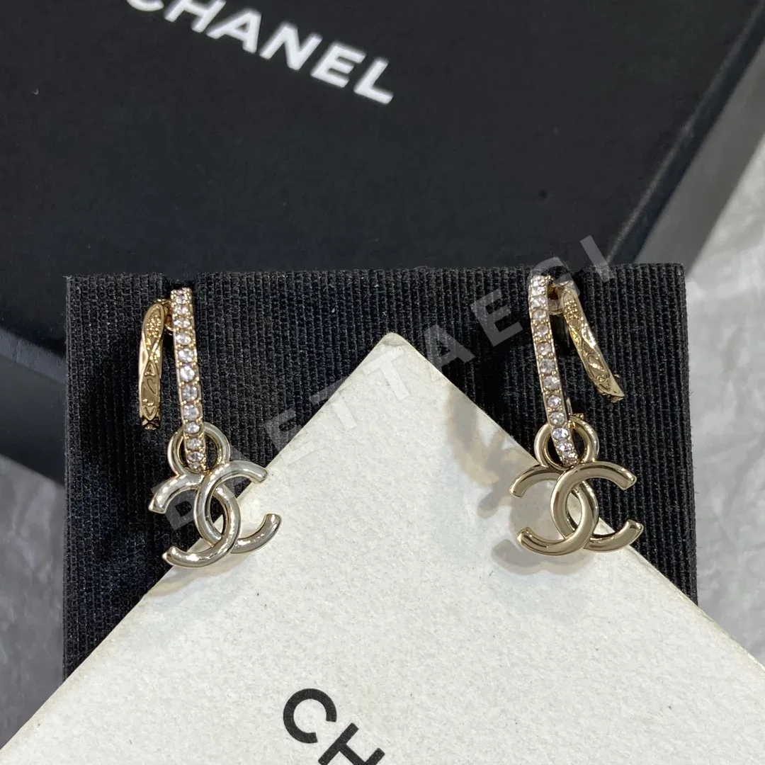 샤넬 프래그런트 비대칭 텍스처 귀걸이 158738