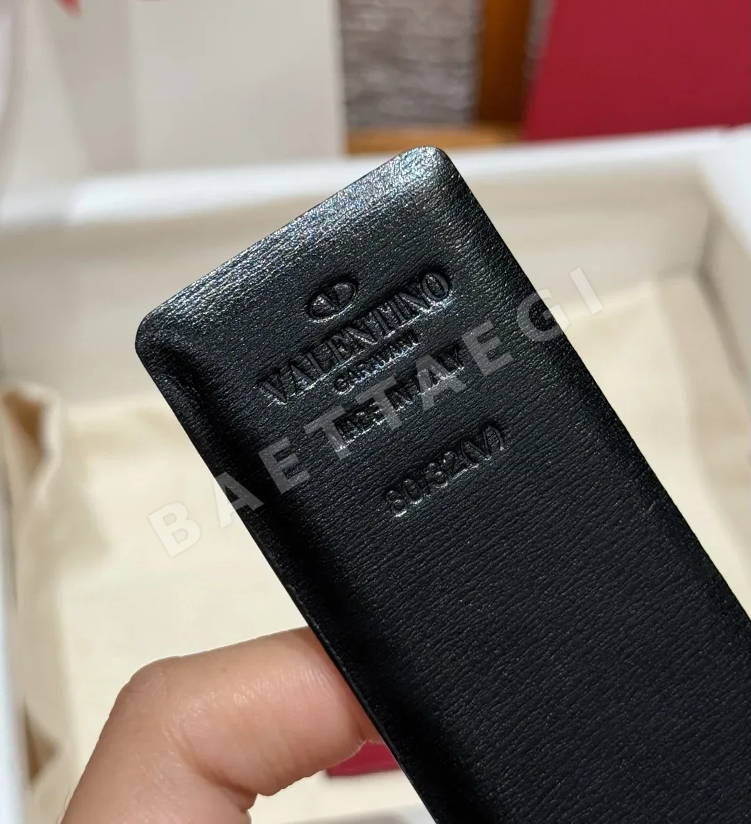 발렌티노 VLOGO 시그니처 크리스탈 장식 리버서블 벨트 40mm 상세 이미지 6
