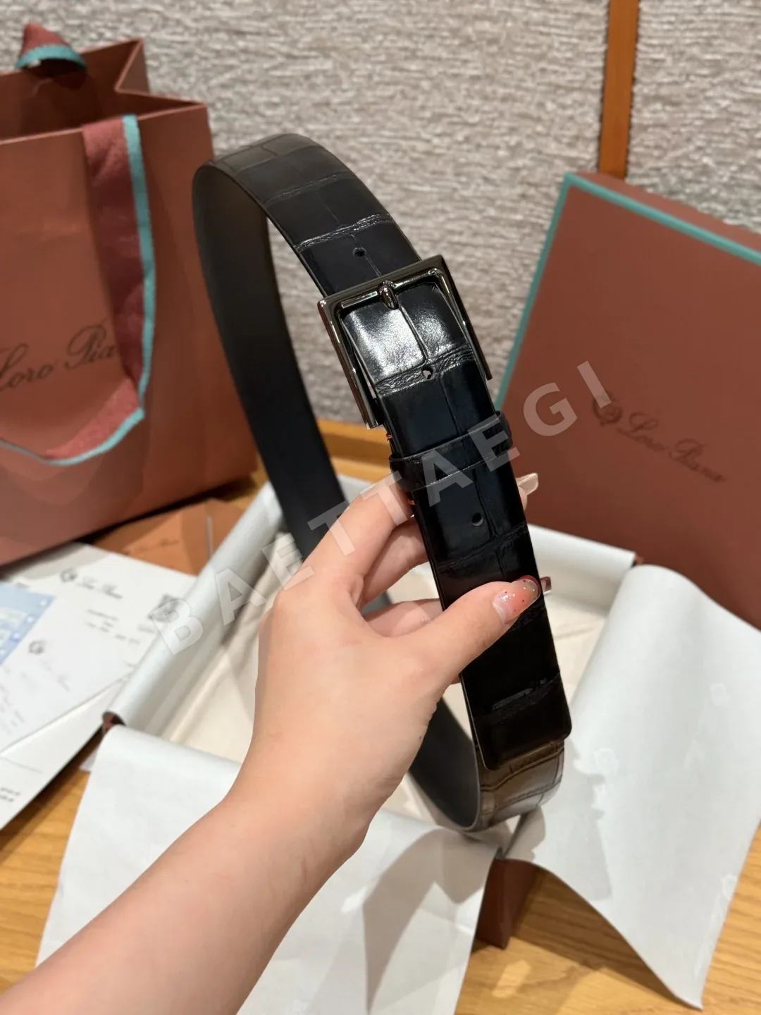 로로피아나 악어 엠보 사각 버클 벨트 상세 이미지 3