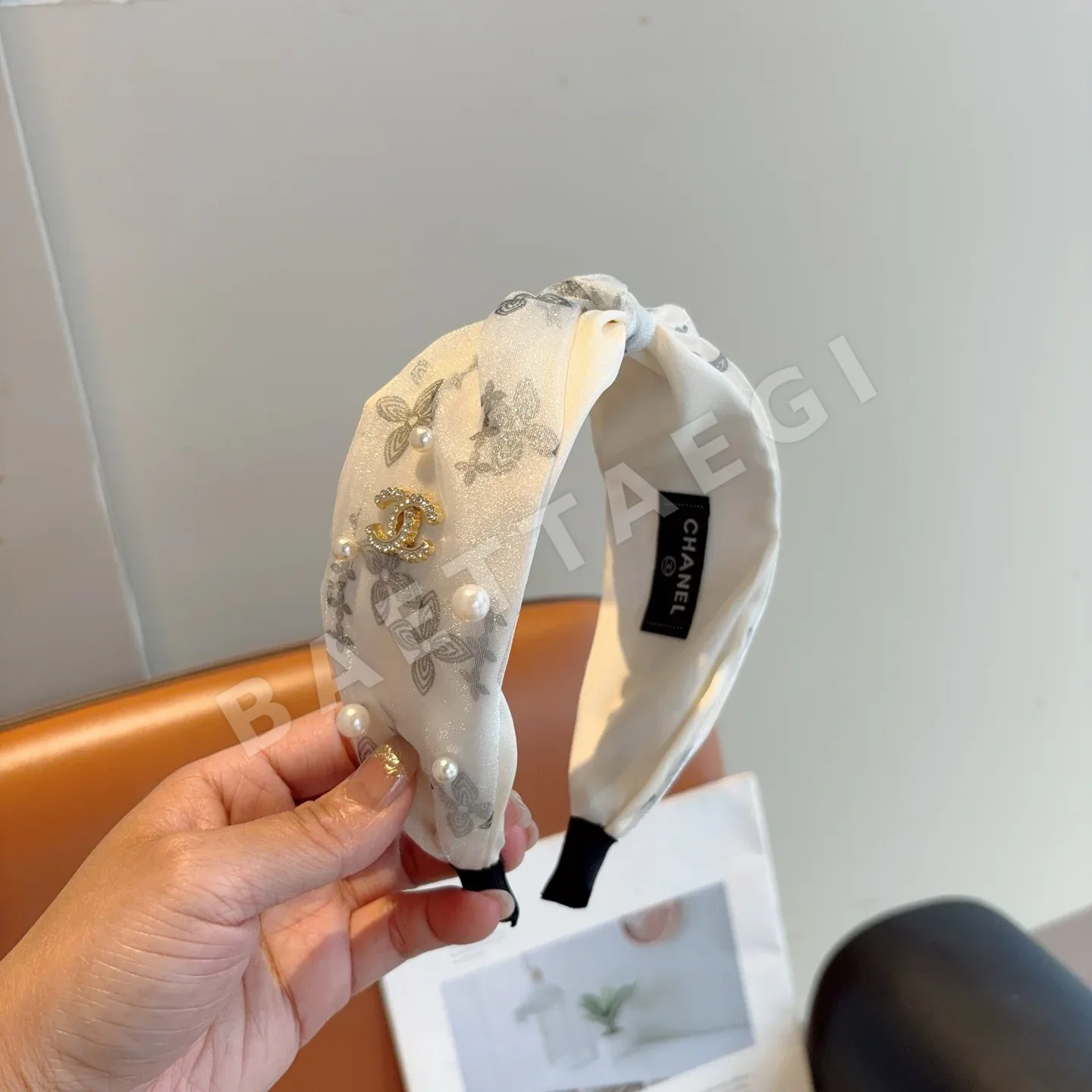 샤넬 진주 더블 C 헤드밴드 헤어악세사리 183436