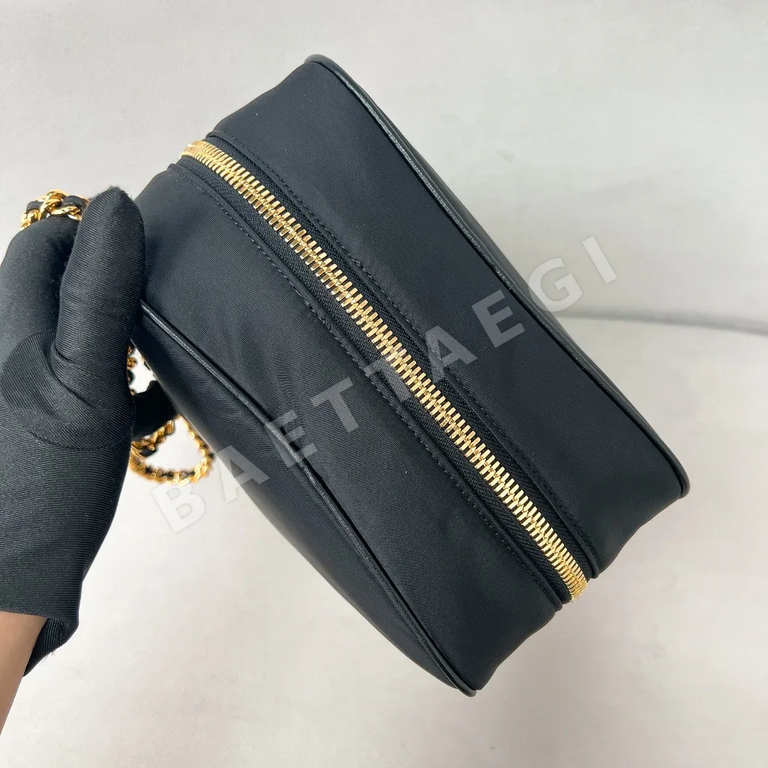 프라다 블랙골드 체인 나일론 가방 1BB114 상세 이미지 3