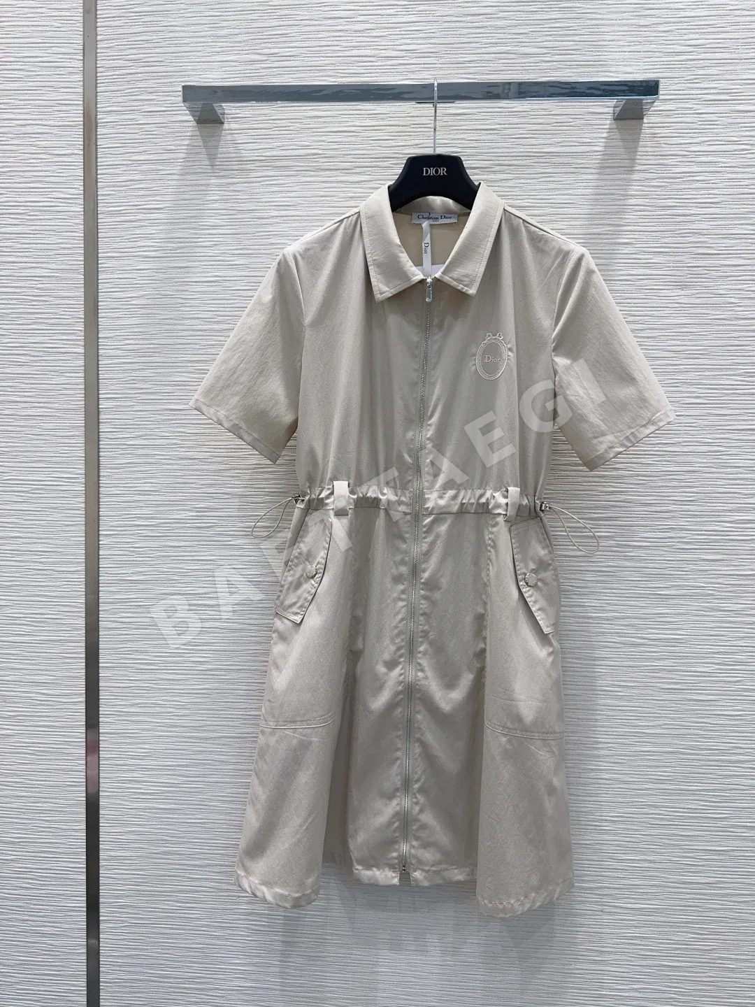 디올 라펠 카라 밴딩 허리 자수 미들 원피스 92963