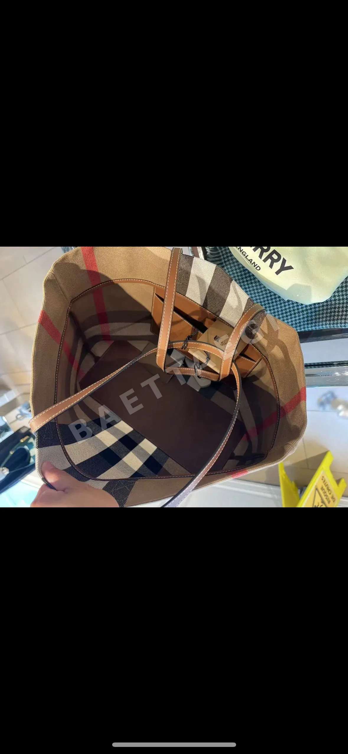 버버리 가방 상세 이미지 17