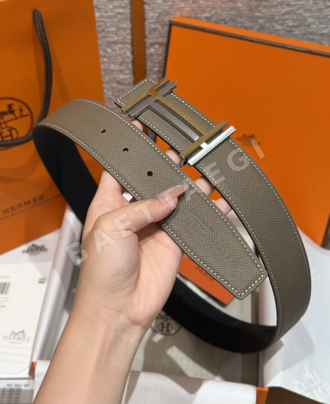 루이비통 H 버클 리버시블 가죽 벨트 38MM 상세 이미지 7