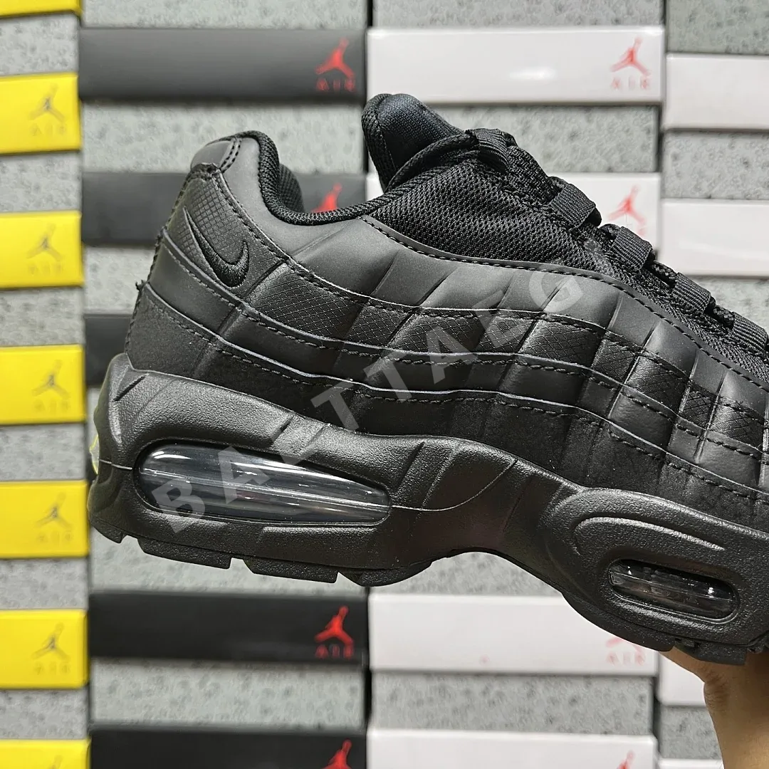 나이키 [WE] 에어 맥스 95 OG HM8755-001 201552 Nike Air Max 95 OG Big Bubble Black 상세 이미지 4