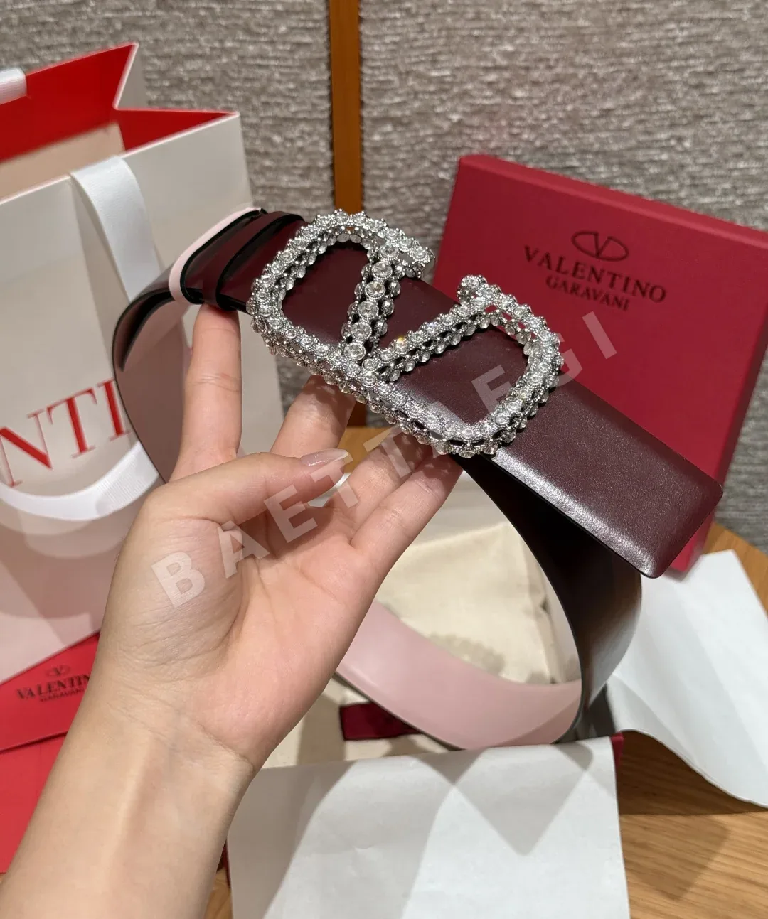 발렌티노 VLOGO 시그니처 크리스털 장식 리버시블 벨트 40mm 상세 이미지 3