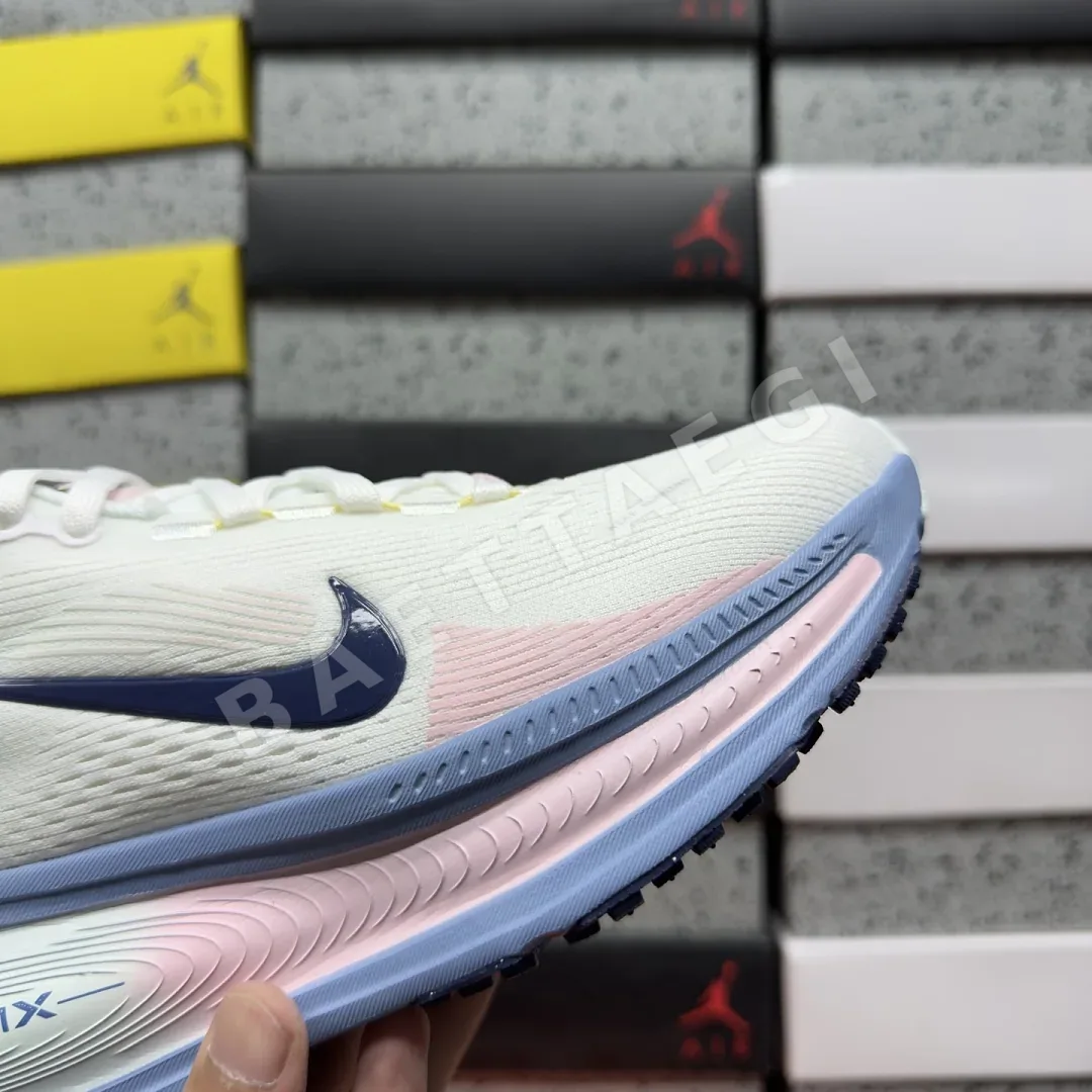 나이키 [XY] 보메로 18 HM6804-115 201742 Nike Vomero 18 White Work Blue Barely Green 상세 이미지 9