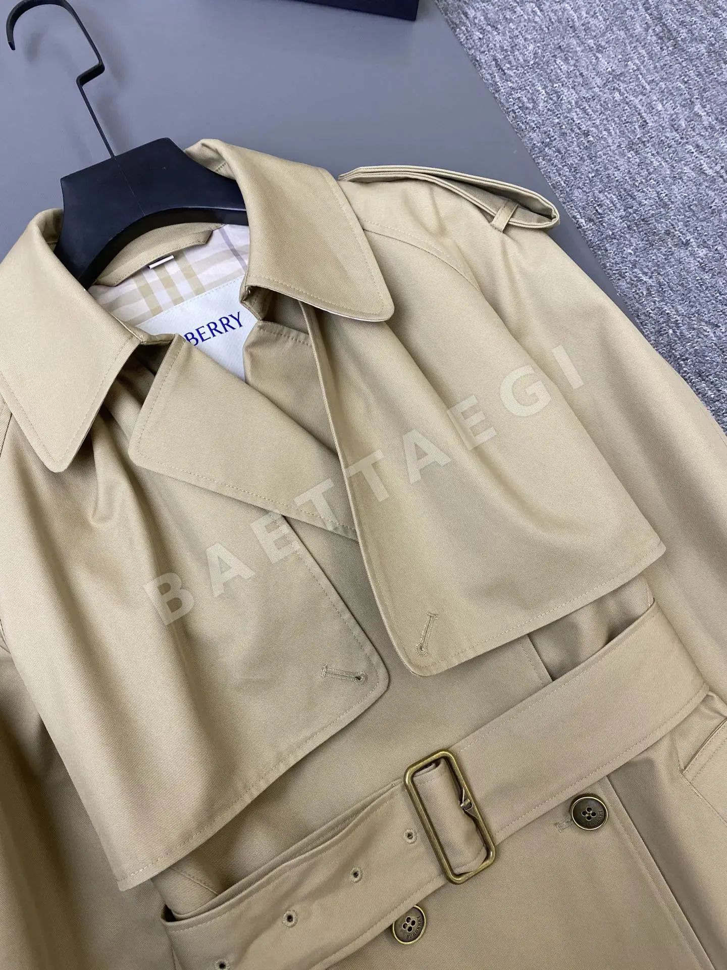 버버리 프릴 밑단 더블 브레스티드 여성 자켓 상세 이미지 4