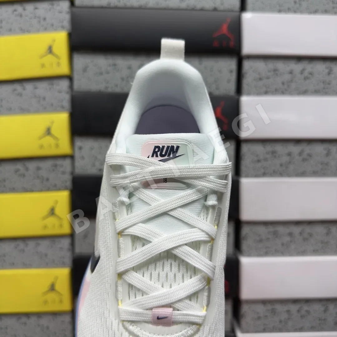 나이키 [XY] 보메로 18 HM6804-115 201742 Nike Vomero 18 White Work Blue Barely Green 상세 이미지 3