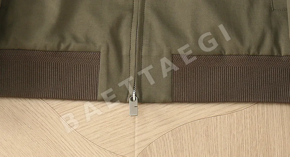 버버리 스탠드 카라 군마 자수 남성 자켓 상세 이미지 8