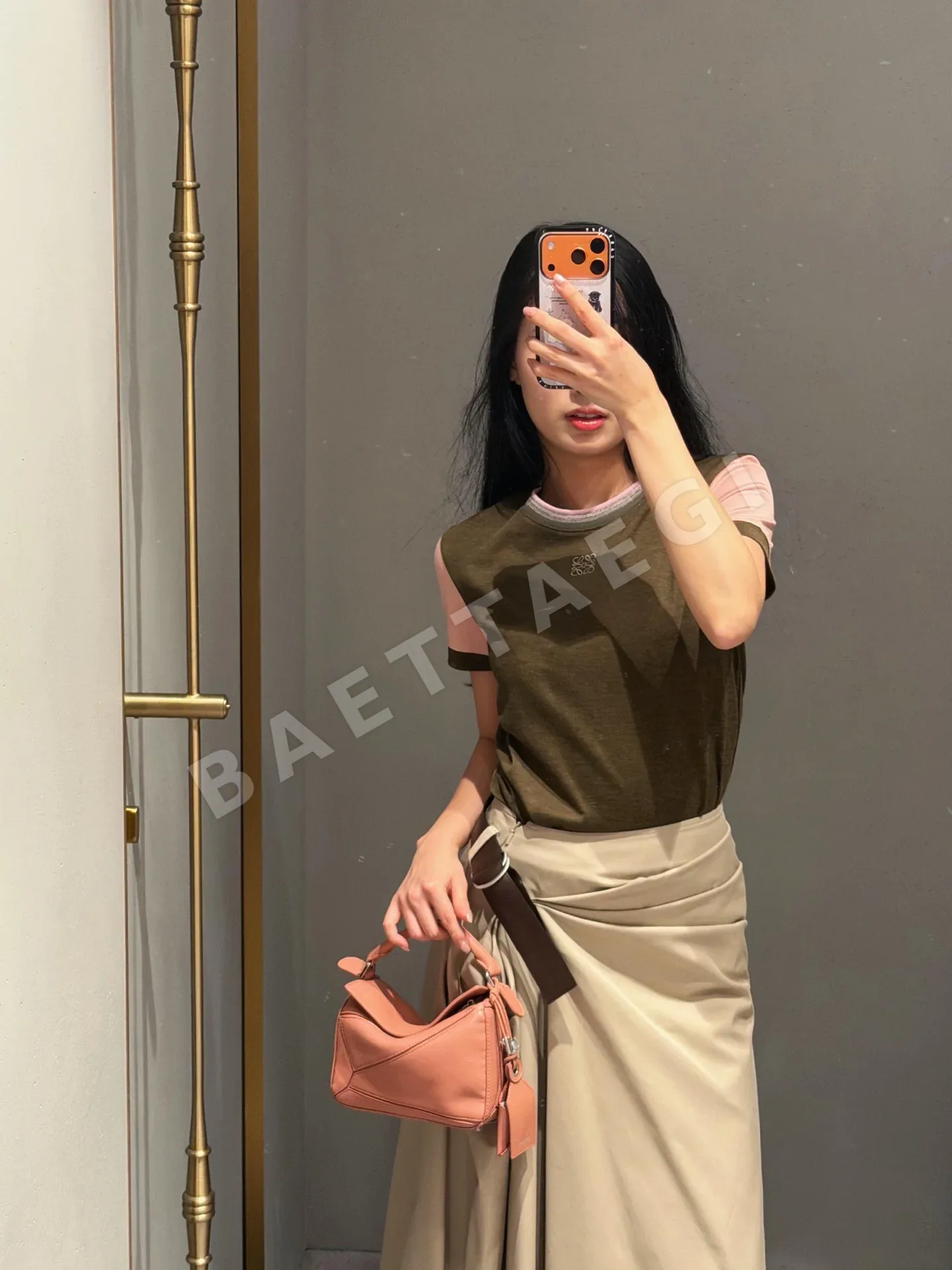 로에베 컬러 블록 아나그램 자수 코튼 반팔 티셔츠 상세 이미지 5