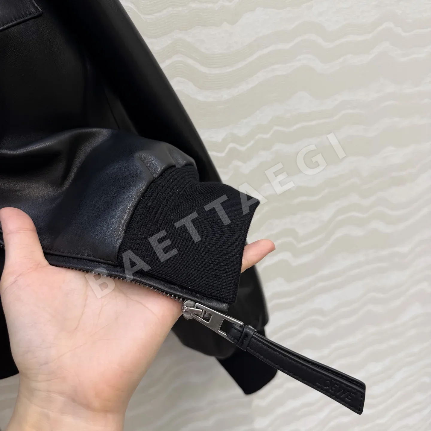 로에베 램스킨 레트로 베이스볼 여성 자켓 상세 이미지 8