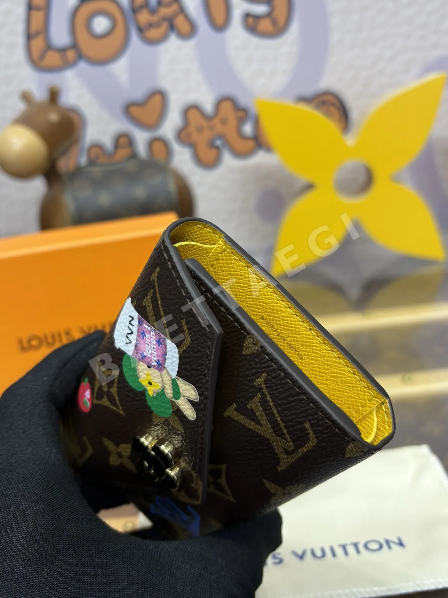 루이비통 모노그램 실크스크린 비비앙 지갑 상세 이미지 4