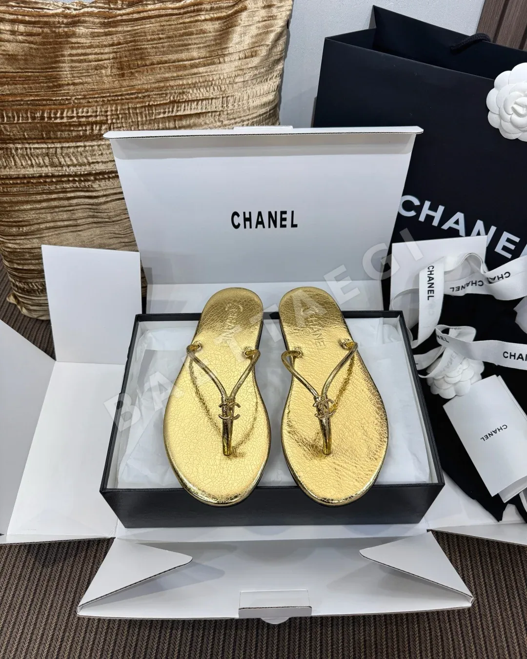 샤넬 더블 C 메탈릭 플립플롭 55436