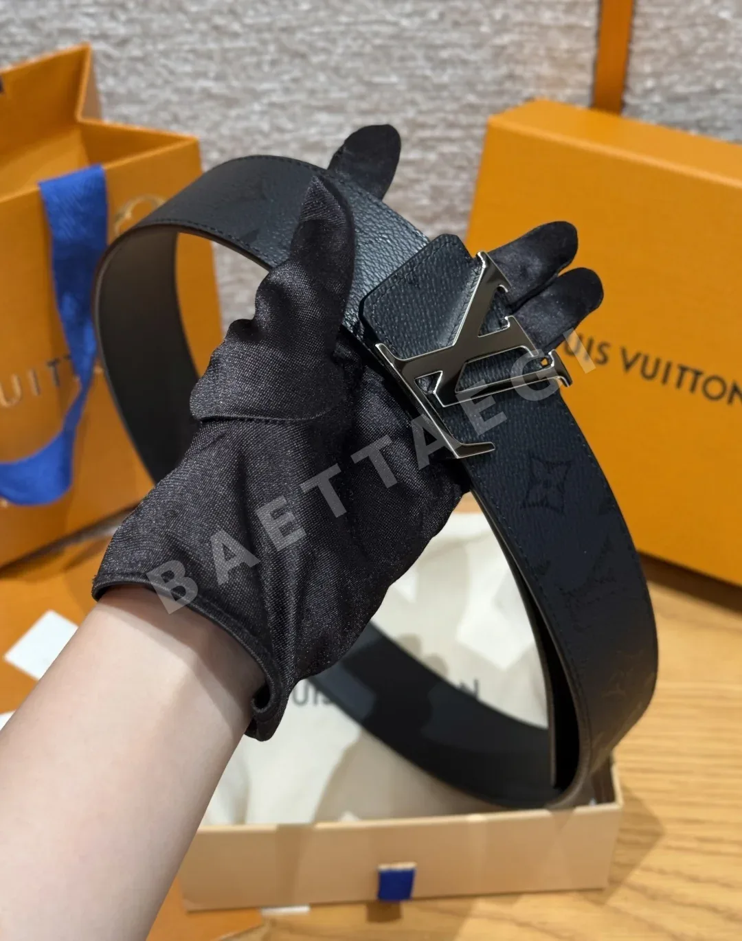 루이비통 이니셜 리버시블 40mm 벨트 상세 이미지 9