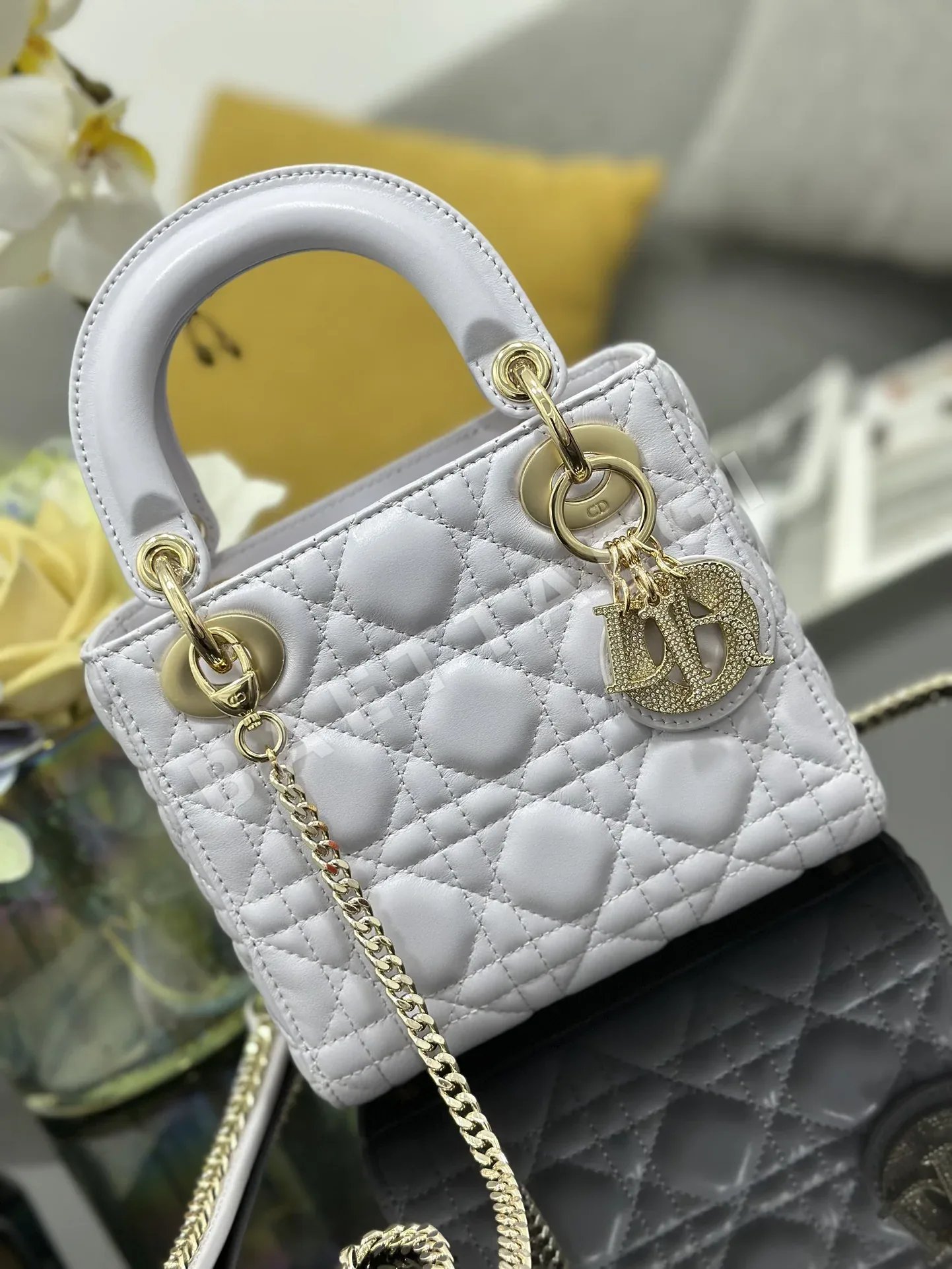 디올 레이디 3칸 컴파트먼트 램스킨 가죽 가방 상세 이미지 5