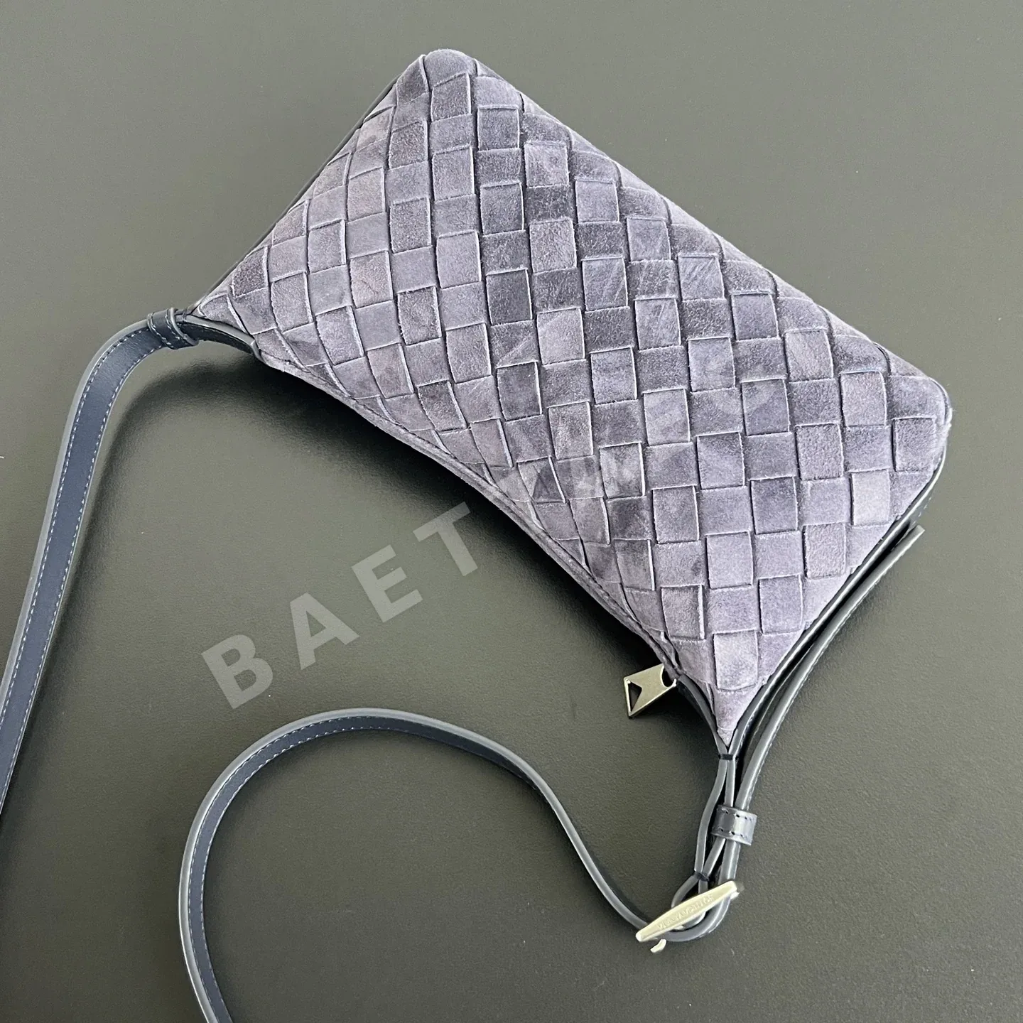 보테가베네타 트래블러 크로스바디백 상세 이미지 4