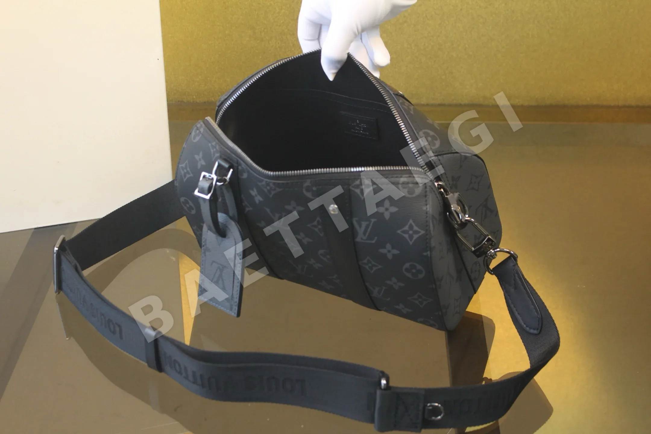 루이비통 모노그램 에클립스 숄더백 M45936 상세 이미지 7