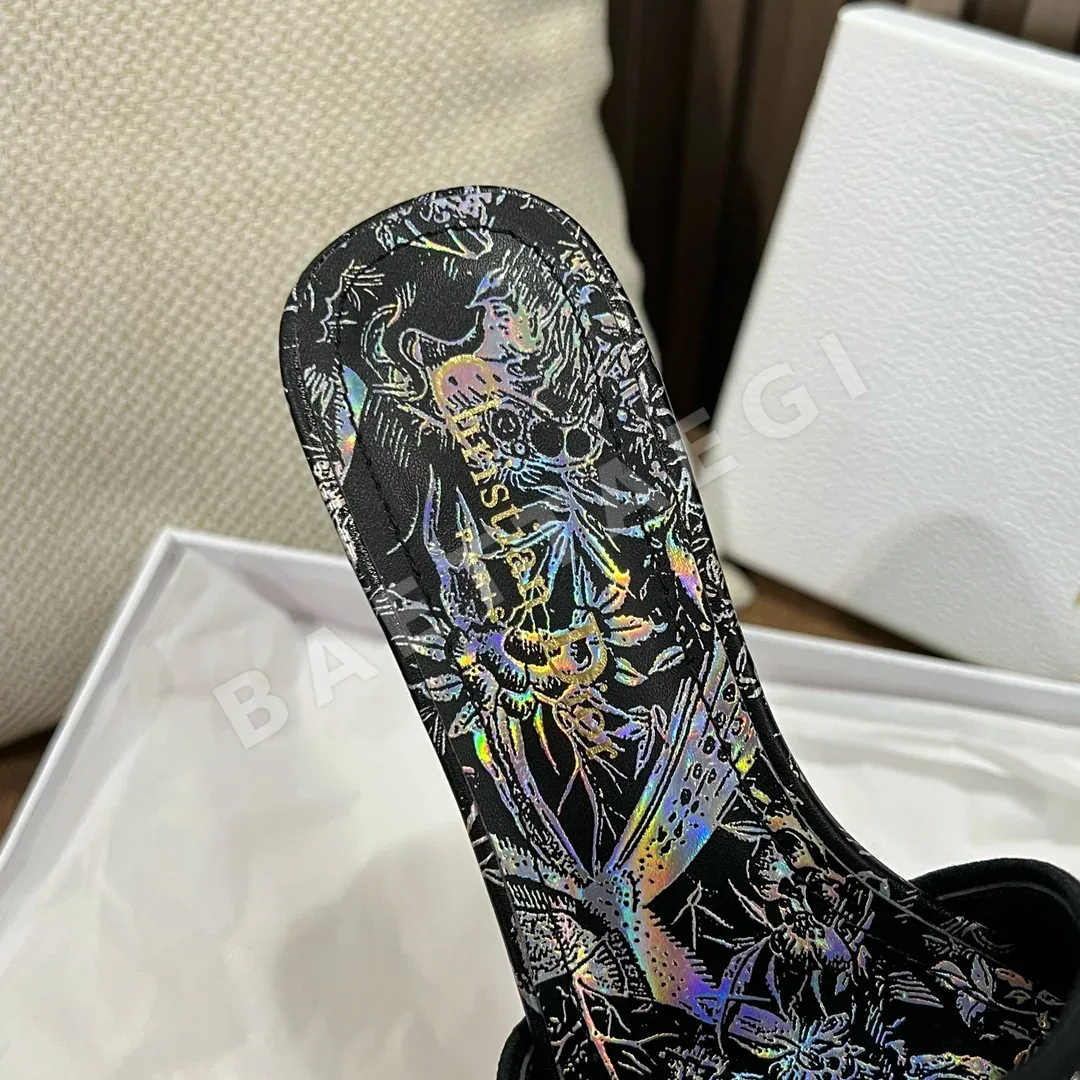 디올 디웨이 자수 힐 뮬 블랙 신발 상세 이미지 8