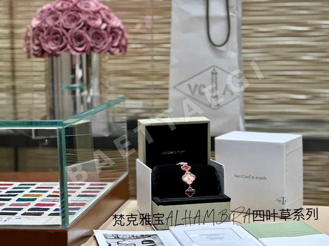반클리프 스위트 알함브라 레드 카네리안 18K 골드 여성 시계