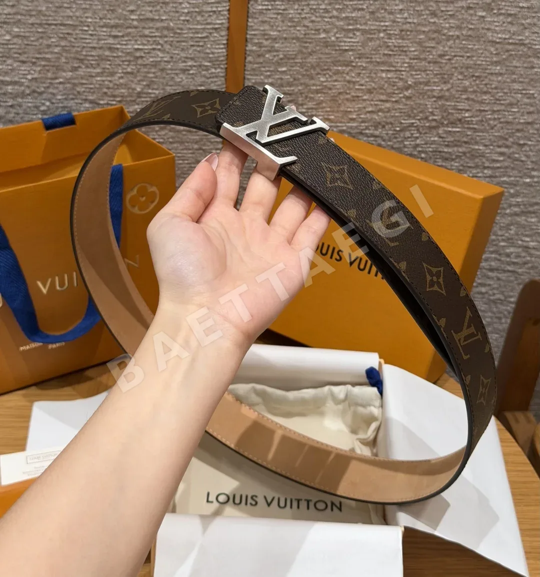 루이비통 이니셜 리버시블 벨트 상세 이미지 3