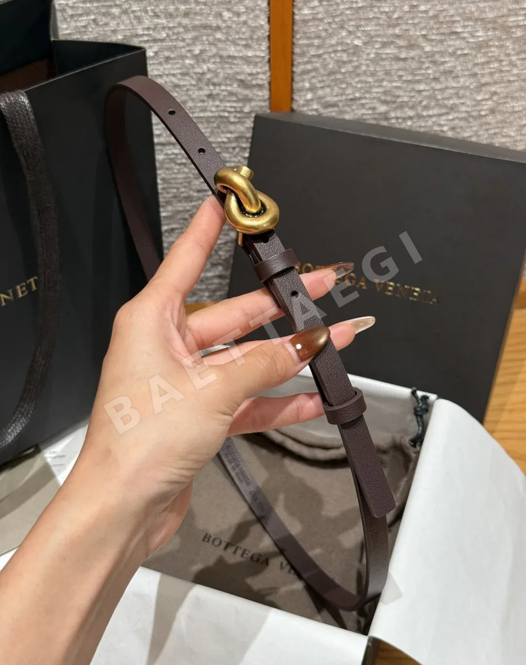 보테가베네타 노트 소가죽 벨트 상세 이미지 4