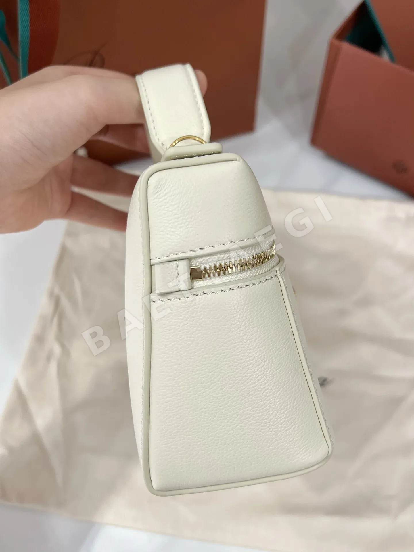 로로피아나 엑스트라 백 23 핸드백 상세 이미지 3
