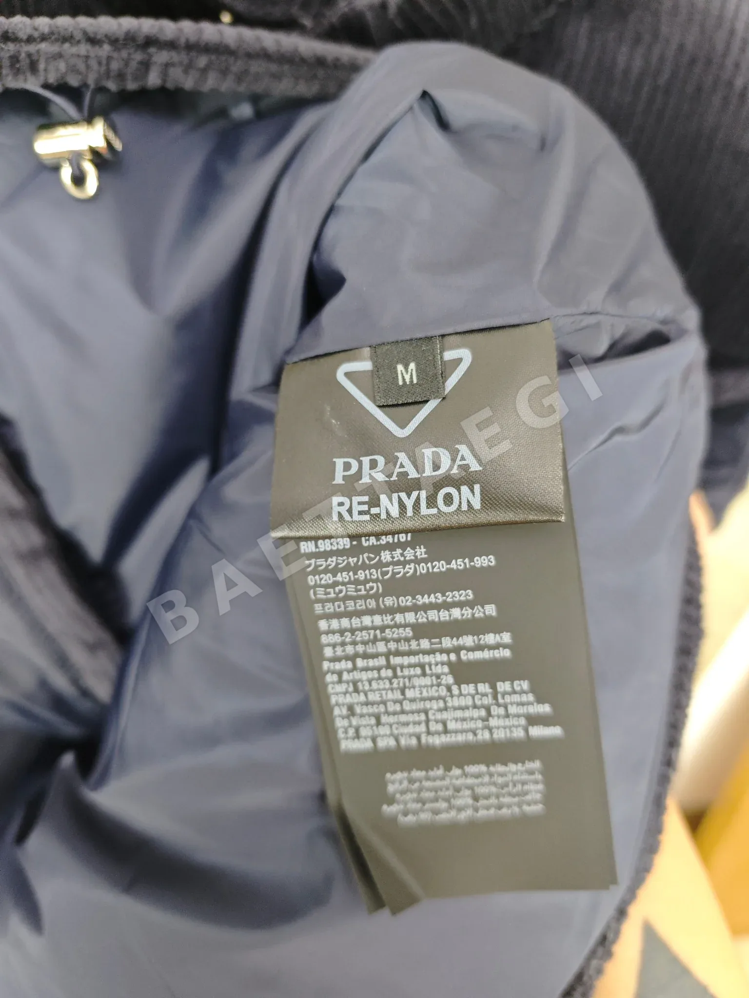 프라다 코듀로이 다운 남성 조끼 상세 이미지 9