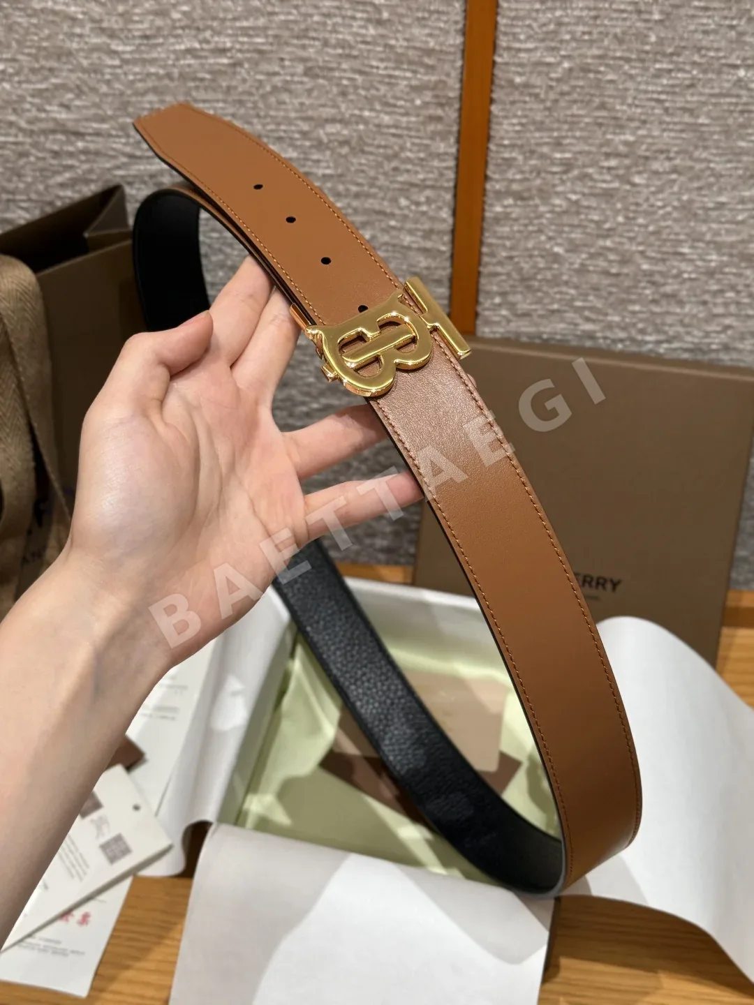 버버리 TB 시그니처 가죽 벨트 상세 이미지 4