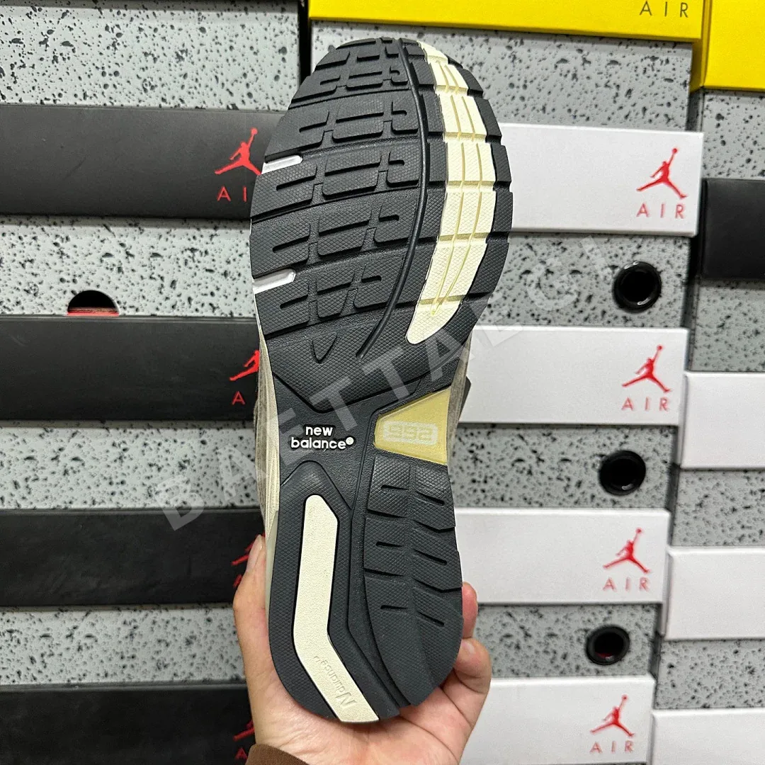 뉴발란스 [ZOK] 992 M992J2 202034 New Balance 992 JJJJound Grey 상세 이미지 4