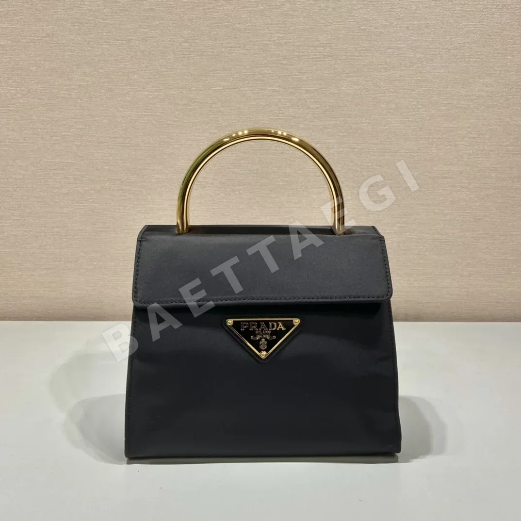 프라다 나일론 플랩 토트백 1BH608 67303