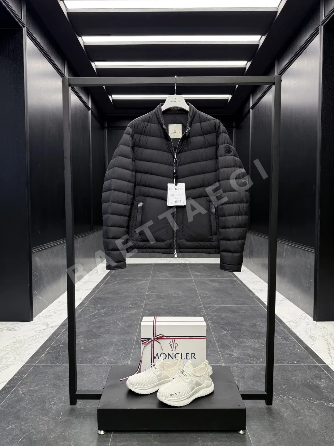 몽클레르 모리엔 남성 패딩 상세 이미지 2