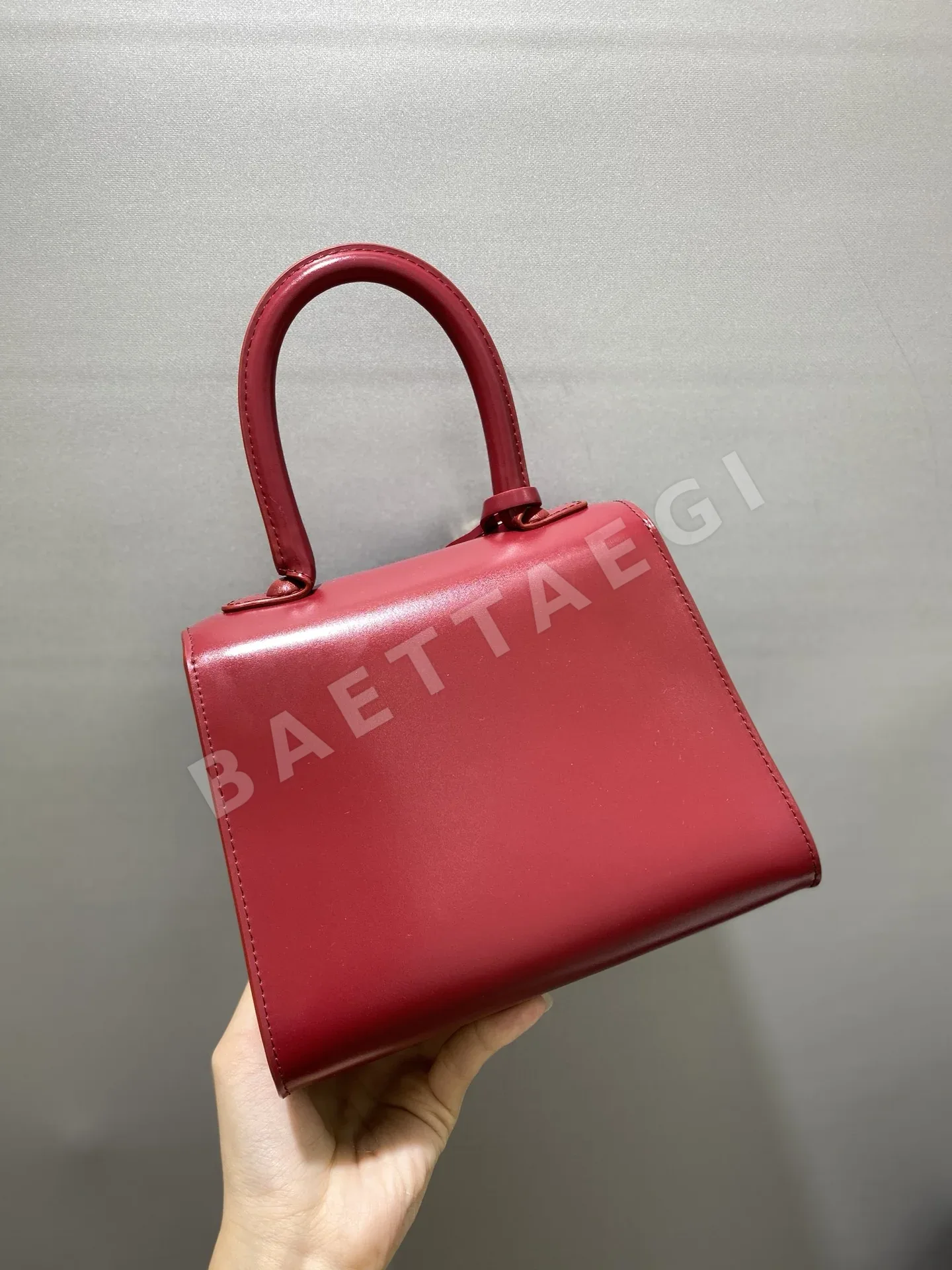 델보 브릴리언트 박스 가죽 숄더백 상세 이미지 3