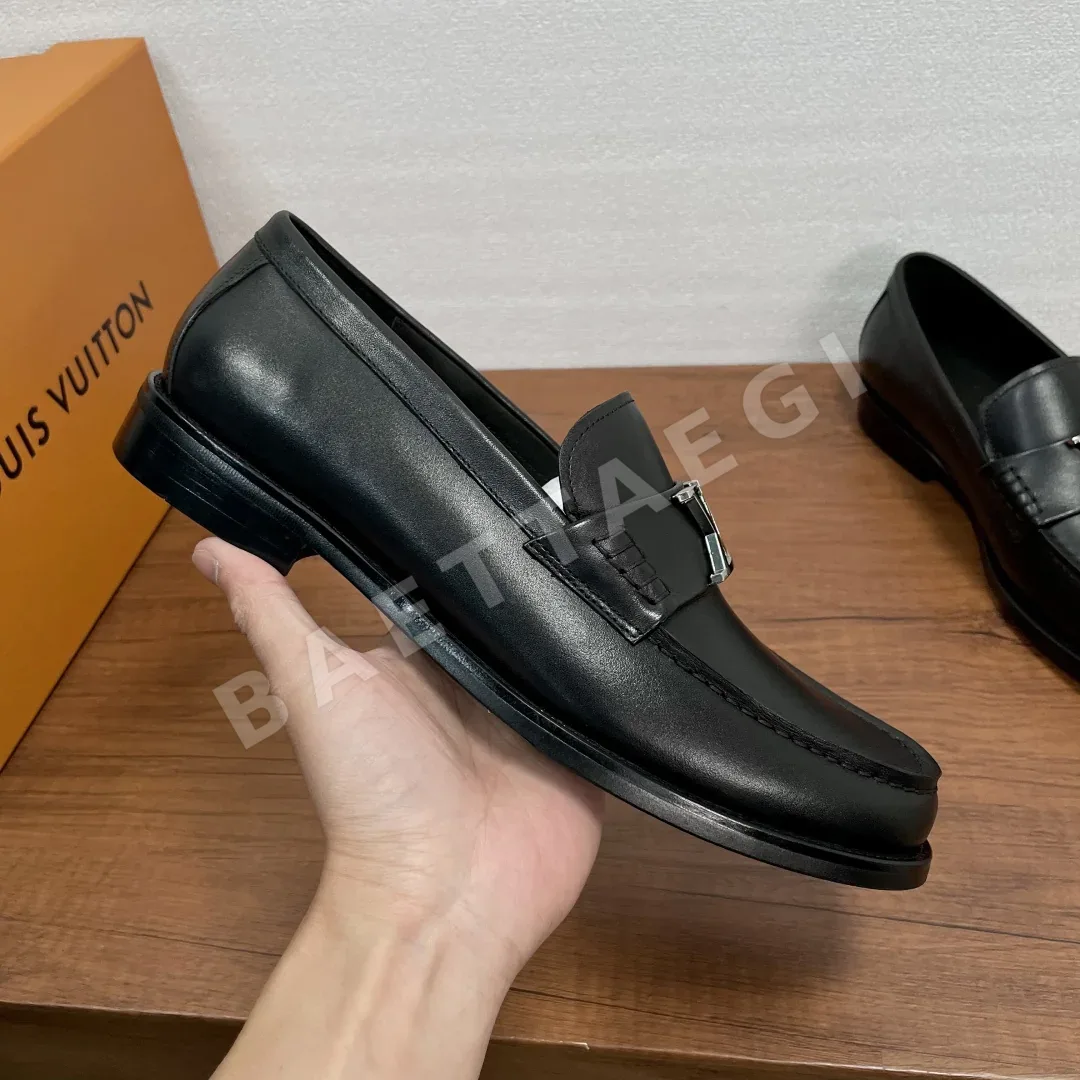 루이비통 메이저 로퍼 남성 가죽 LV 로고 메탈 버클 상세 이미지 4