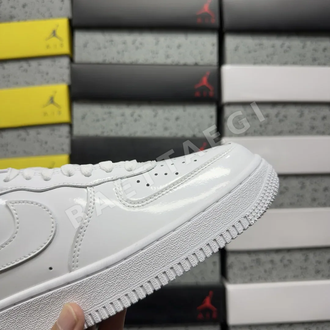 나이키 [MAX] 에어 포스 1 로우 IV2857-100 201752 Nike Air Force 1 Low '07 Premium White 상세 이미지 5