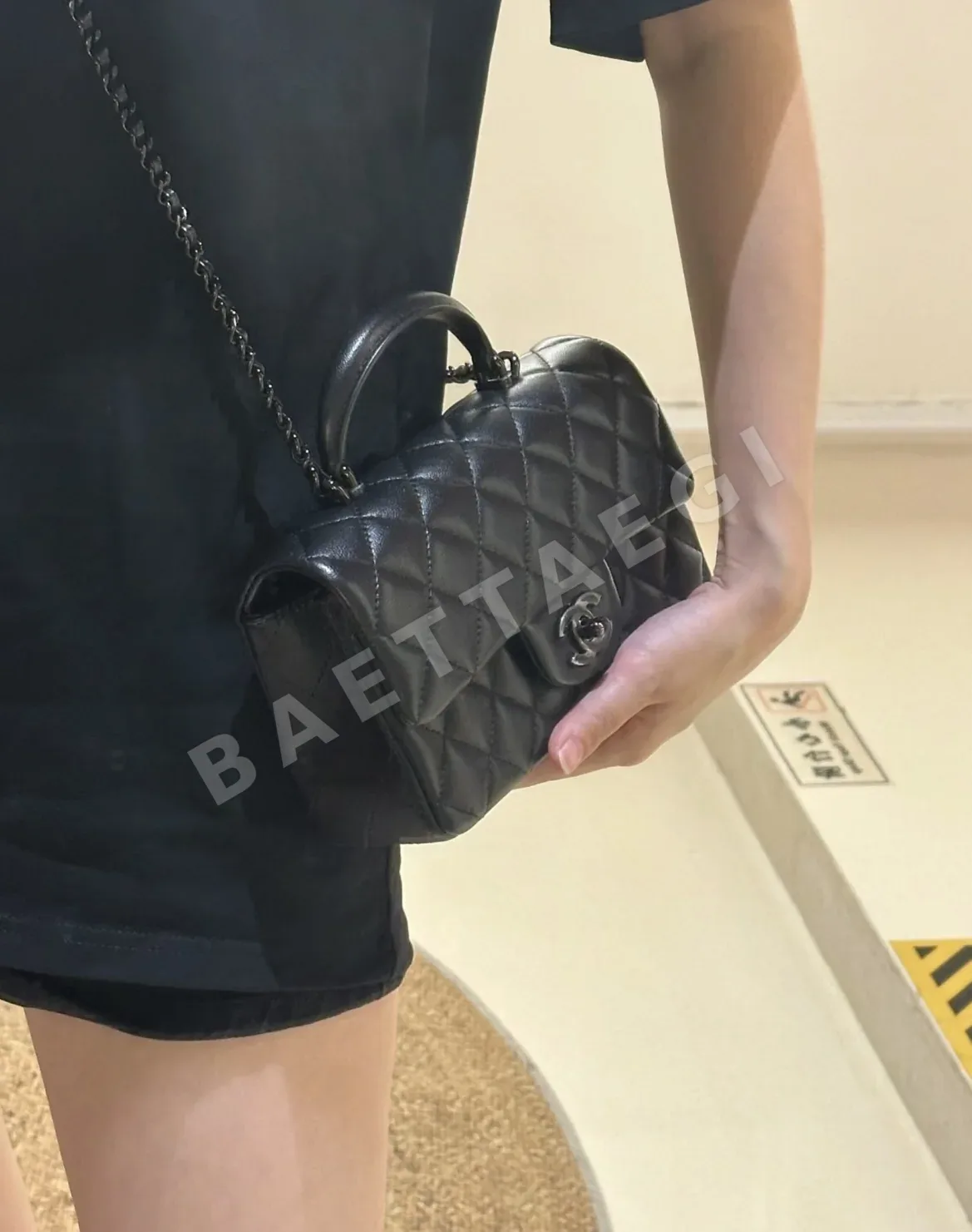 샤넬 클래식 램스킨 미니 가방 상세 이미지 2