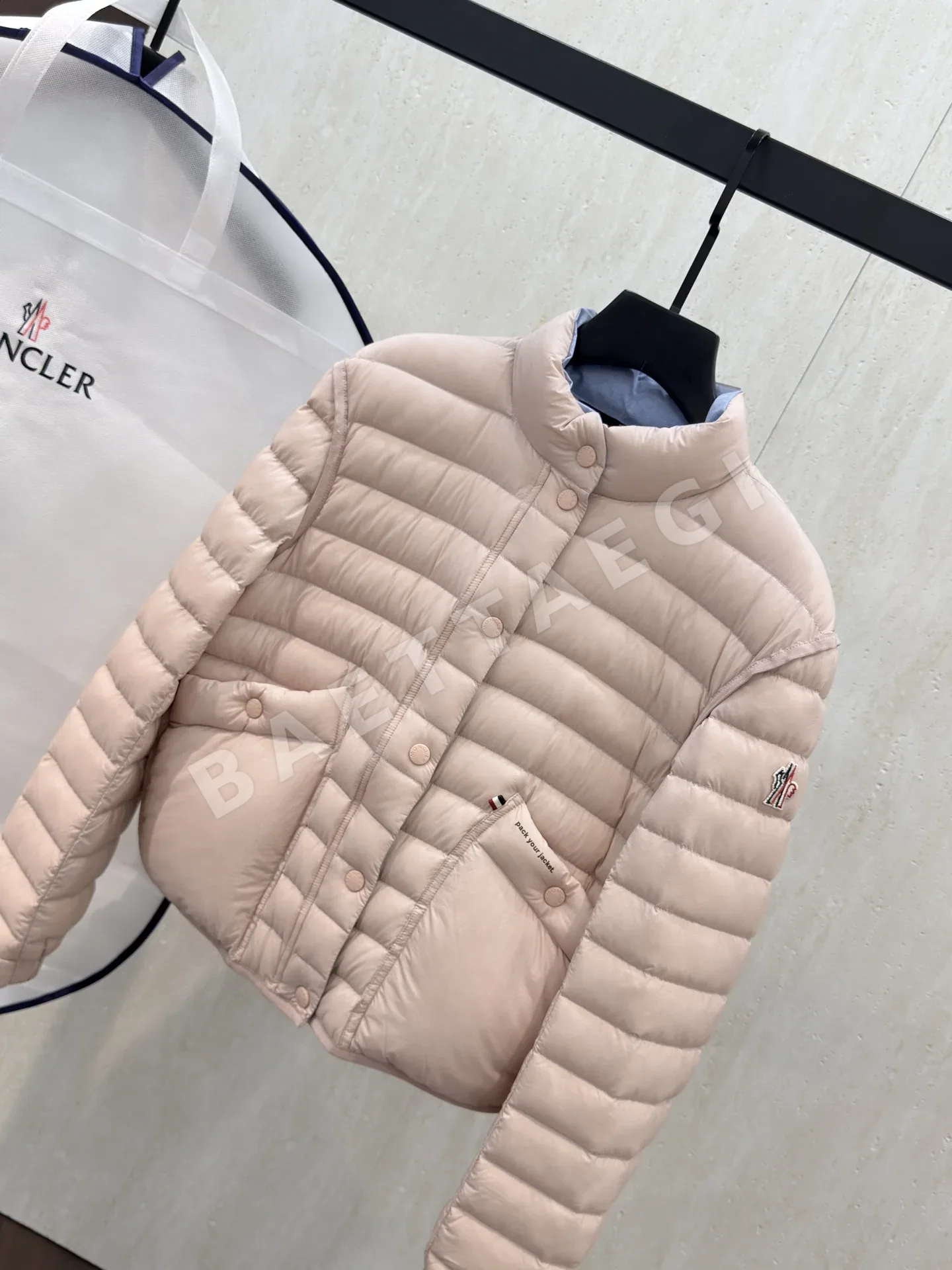 몽클레르 아잘리 쇼트 다운 자켓 상세 이미지 2