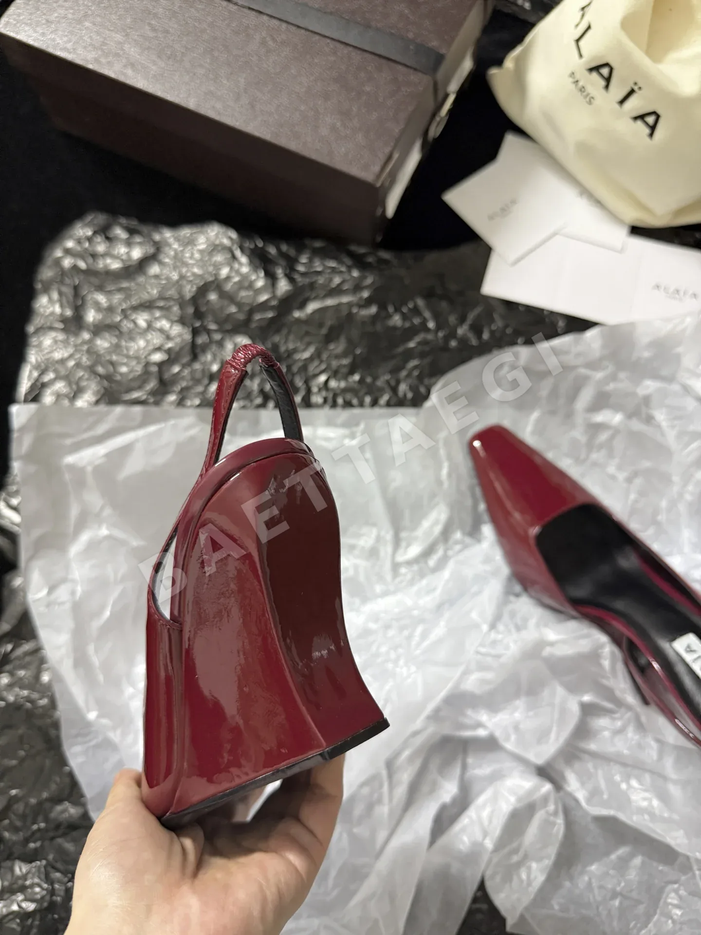 알라이아 스퀘어토 오픈토 웨지힐 신발 상세 이미지 8