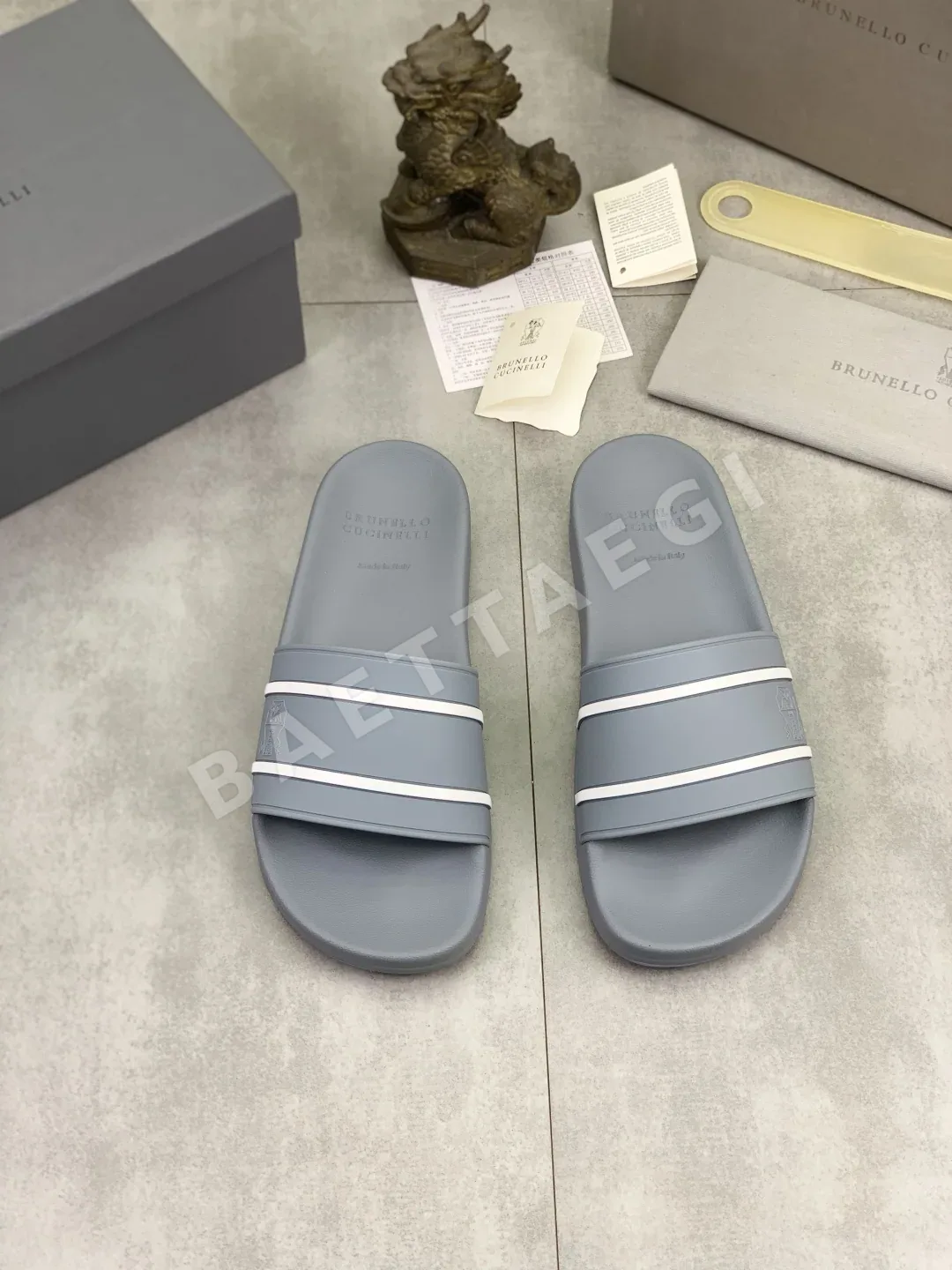 브루넬로쿠치넬리 워시드 스웨이드 가죽 남성 슬리퍼 상세 이미지 2