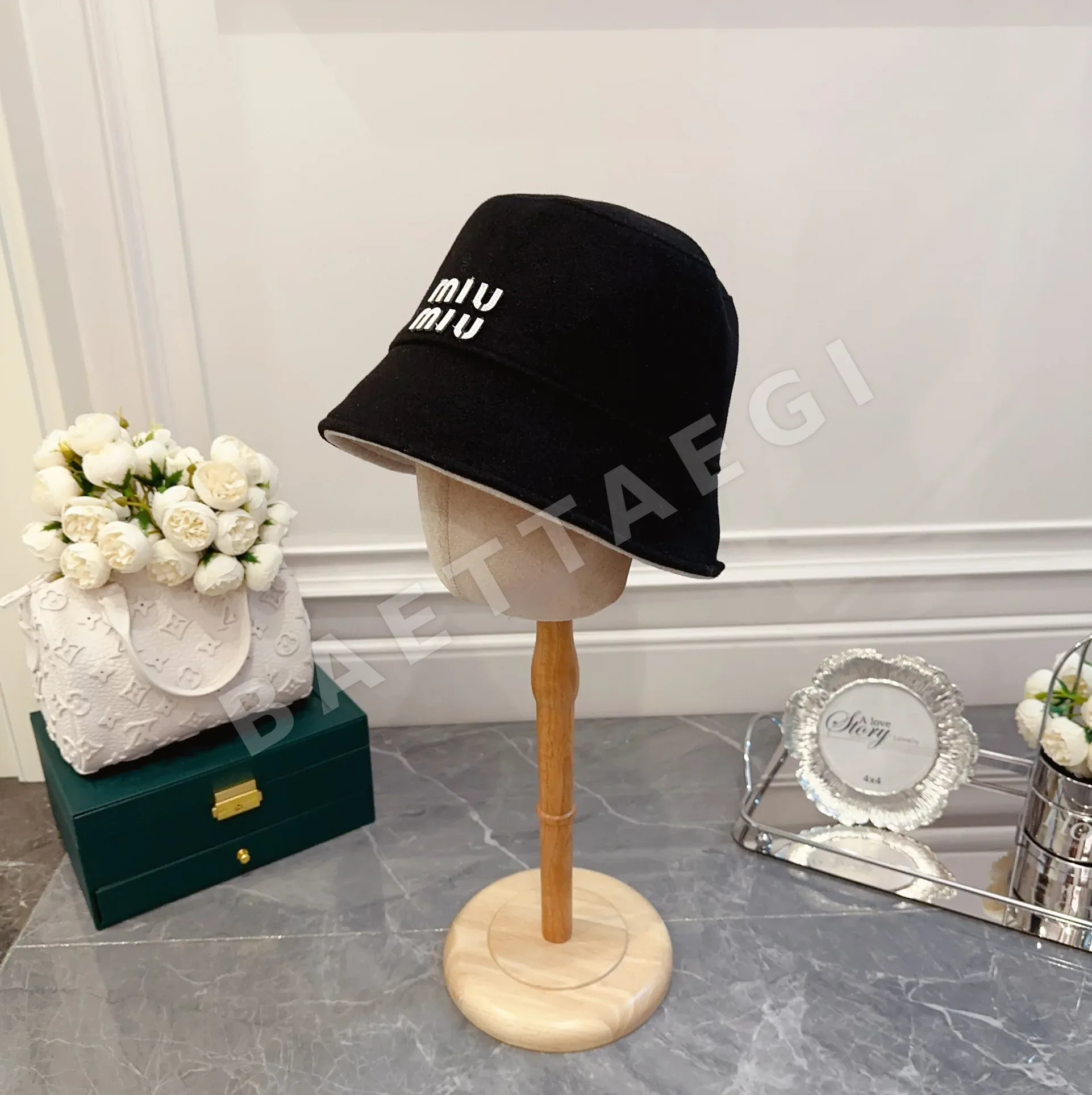 미우미우 모자 81144 Miu Miu Cap 상세 이미지 8