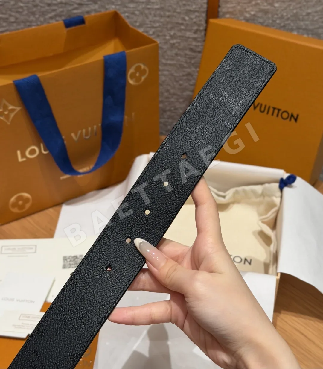 루이비통 이니셜 모노그램 미드나이트 40mm 리버시블 벨트 상세 이미지 8