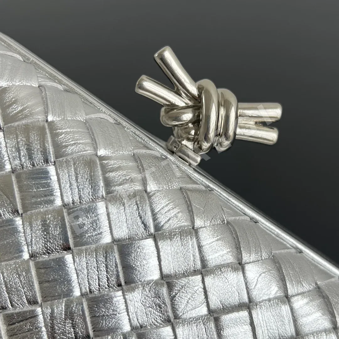 보테가베네타 노트 클러치 가방 상세 이미지 7