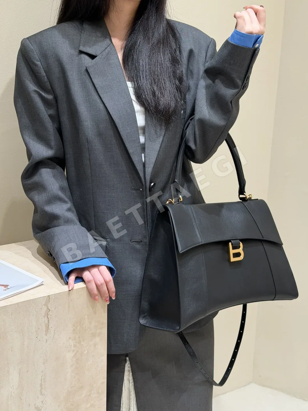 발렌시아가 미디엄 아워글래스 소프트 숄더 백 상세 이미지 2