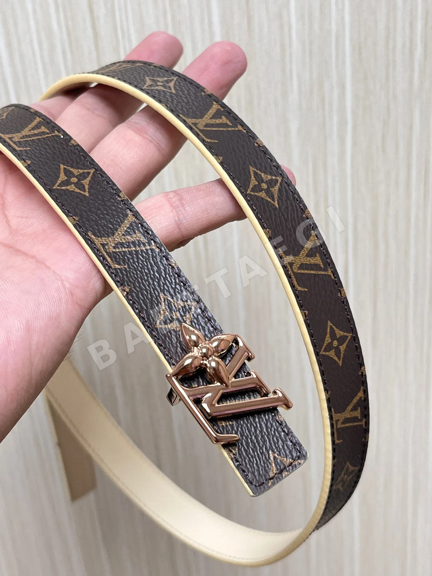루이비통 도핀 리버시블 카프스킨 벨트 상세 이미지 3