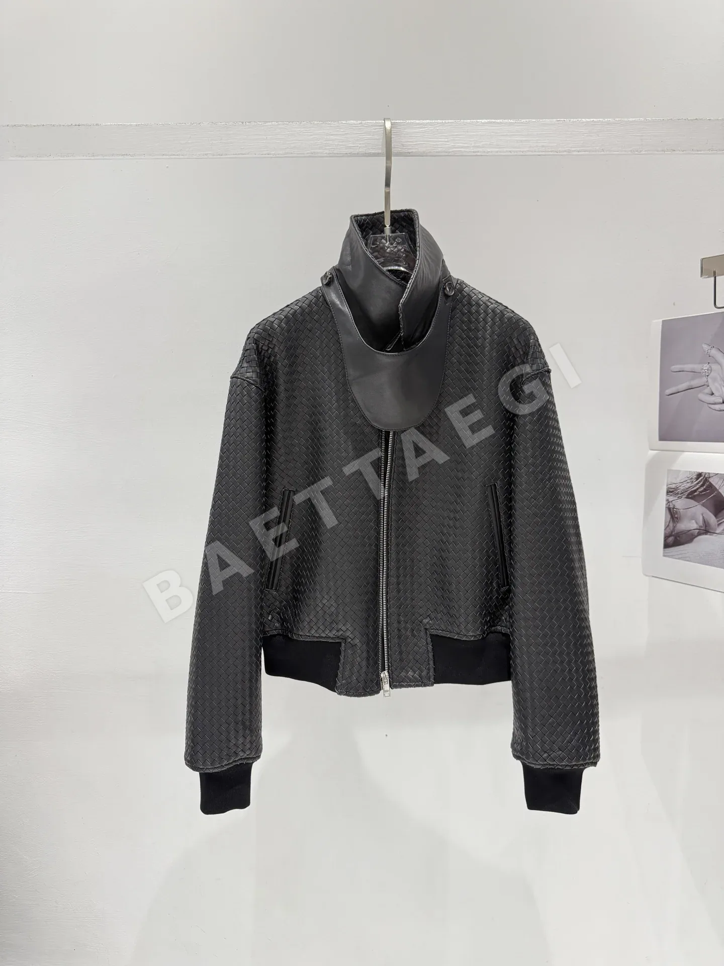 보테가베네타 여성 램스킨 오프숄더 자켓 상세 이미지 4
