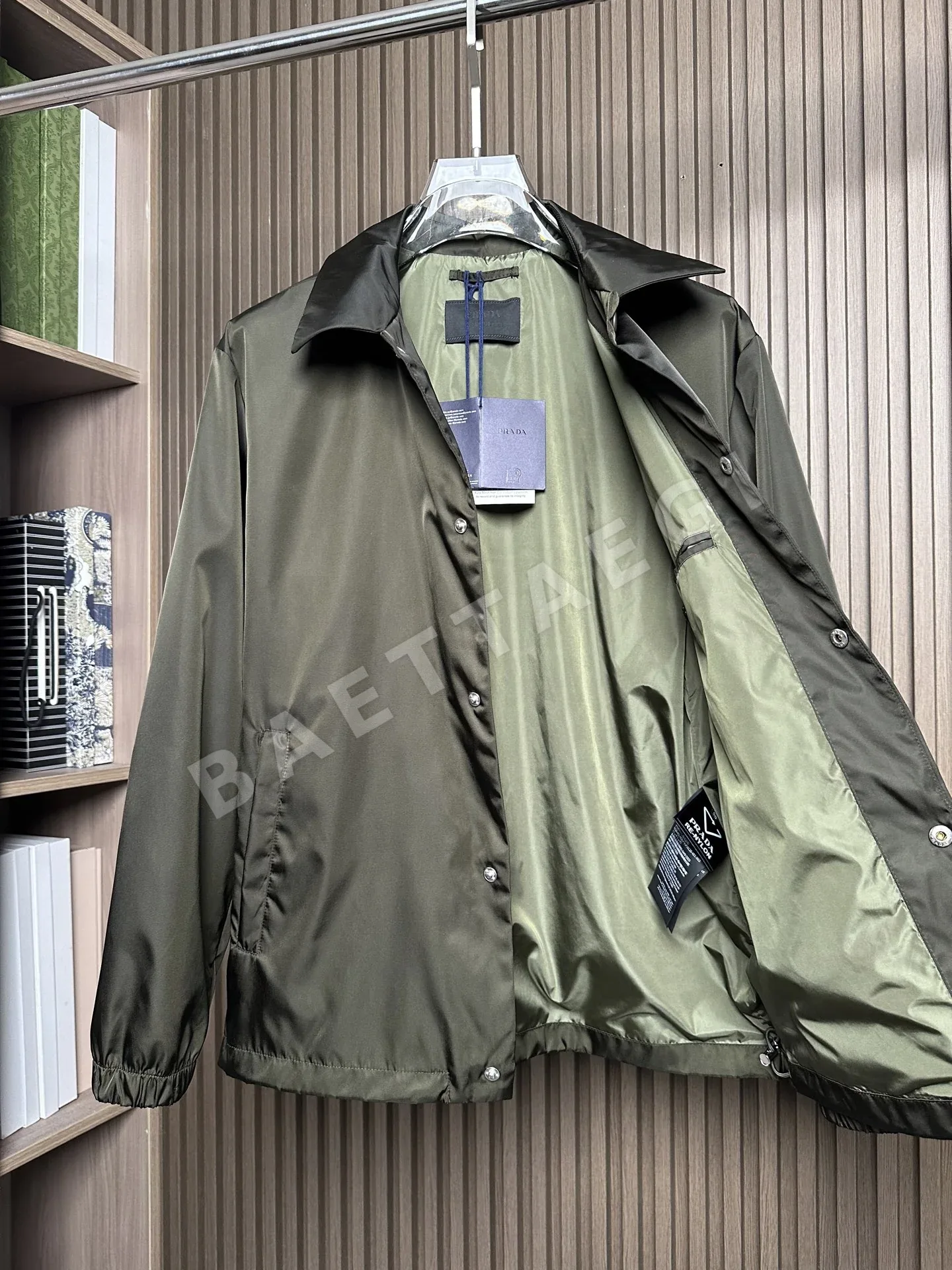 프라다 삼각로고 Re-Nylon 셔츠 자켓 상세 이미지 2