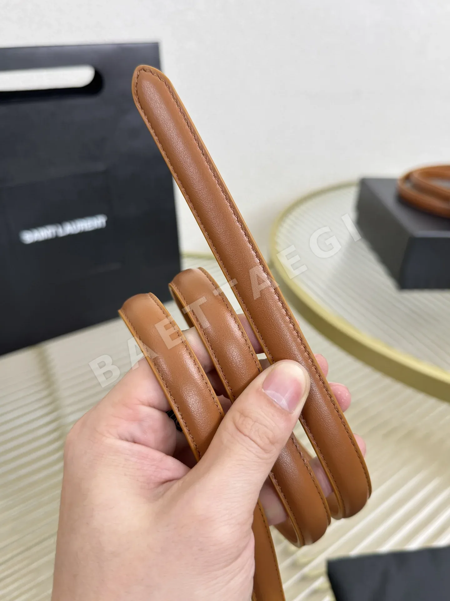 생로랑 금도금 버클 천연 가죽 여성 벨트 상세 이미지 5